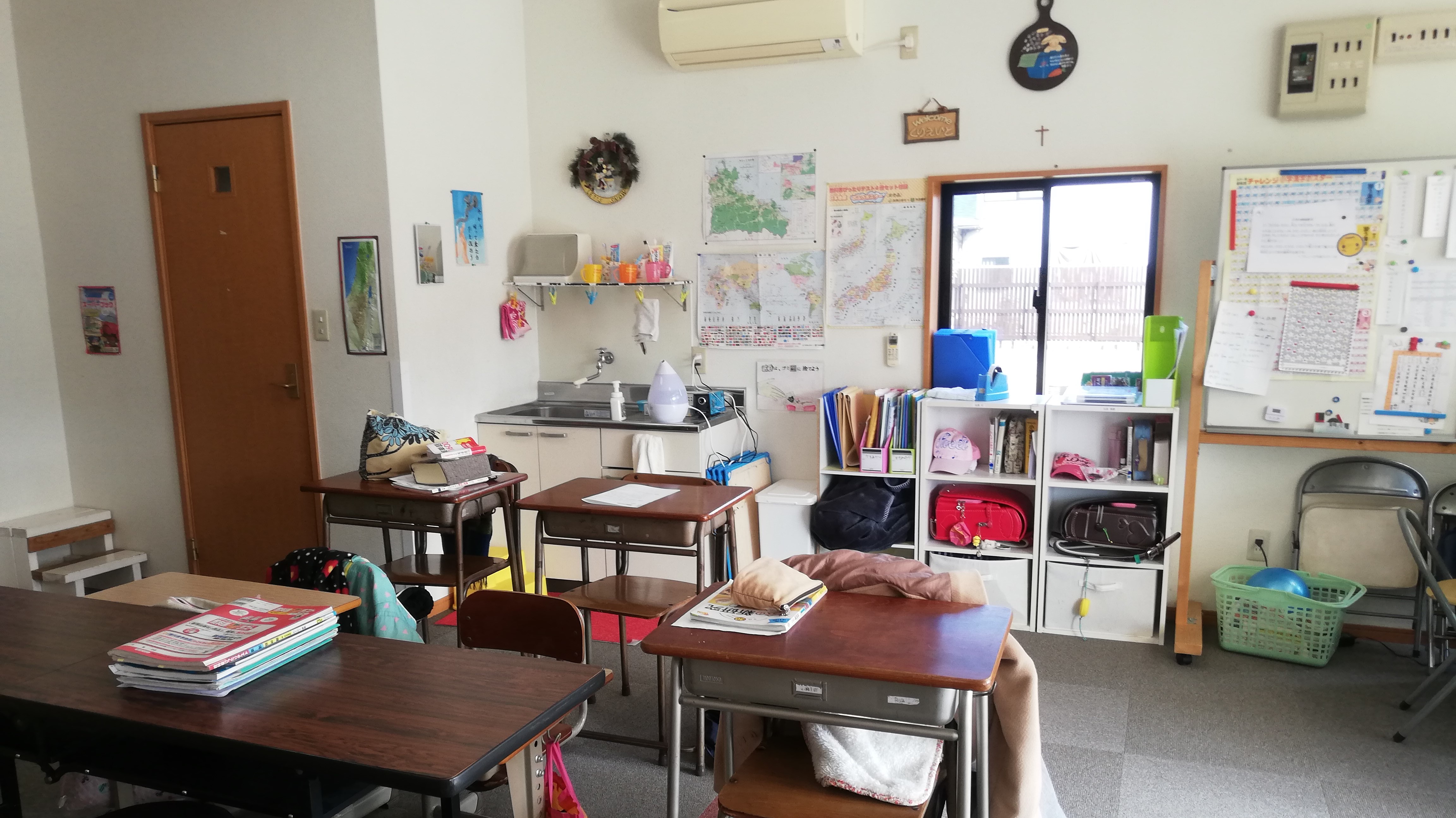 小学生の子ども達が学ぶ教室